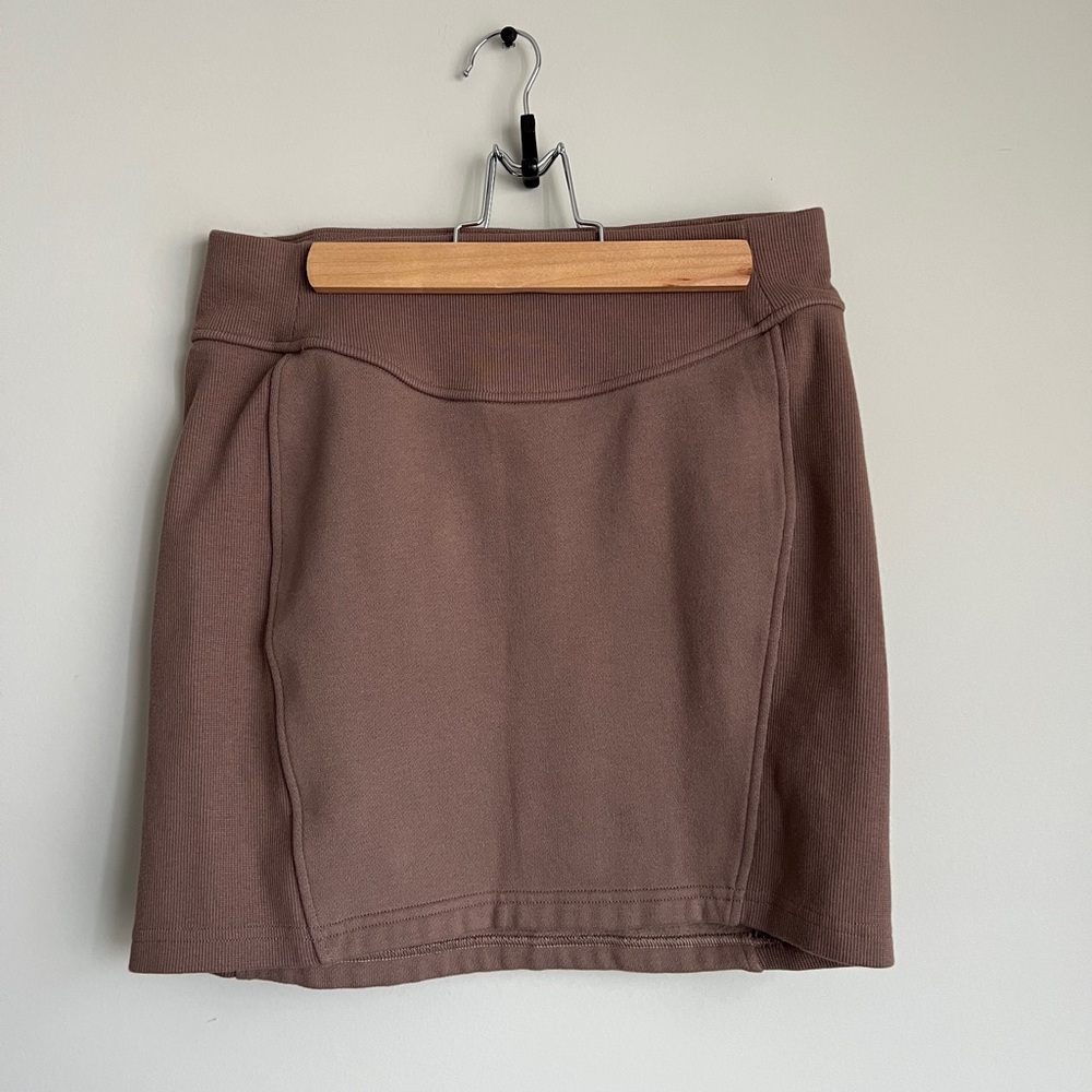 Lululemon Scuba HR Mini Skirt - Size M - Taupe (TPTC)
